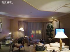 客厅-有点乱哈-上海静安昆仑大酒店