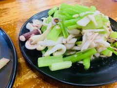 鱿鱼炒芹菜-台州老六海鲜面馆(上南总店)