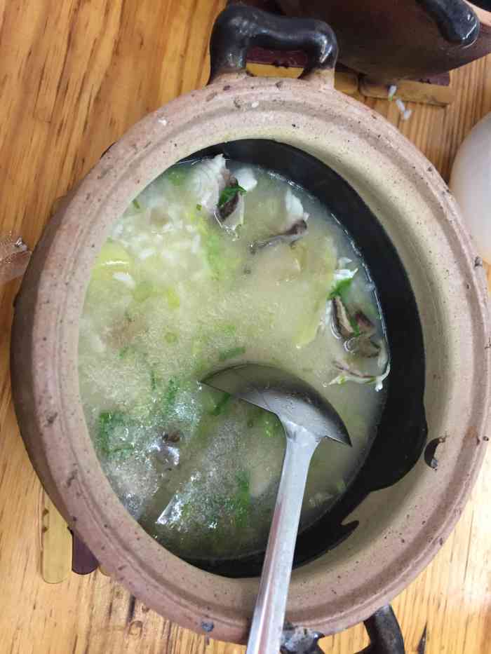洪阳鱼粥(金龙店)-"鱼腩非常嫩,也没什么刺,加上几滴胡椒粉,.