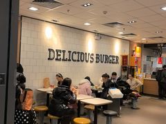 -麦当劳(上海虹桥站30B检票口楼上)