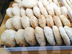 现烤黑芝麻酥饼-长发西饼(临顿路店)