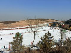 -采薇庄园四季滑雪场