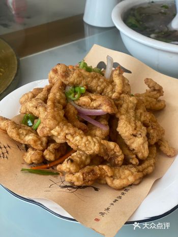 看着太湖美景，吃着美食，开心