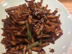 -小镇大厨新概念复合中餐厅(万达广场大连高新店)