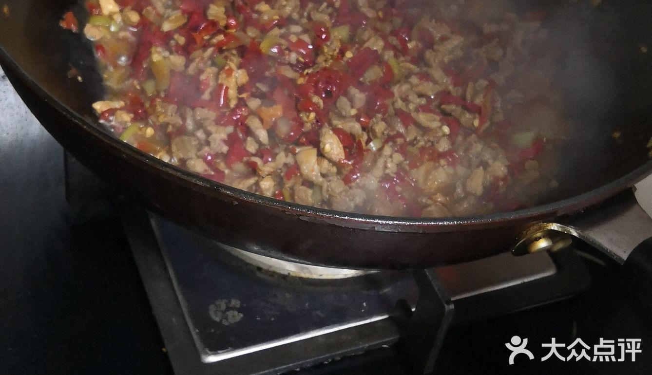 甜妈厨房之劲爆滚辣皮子肉