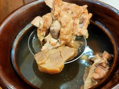 土茯苓花生猪骨汤-新享乐海鲜(翠华路店)