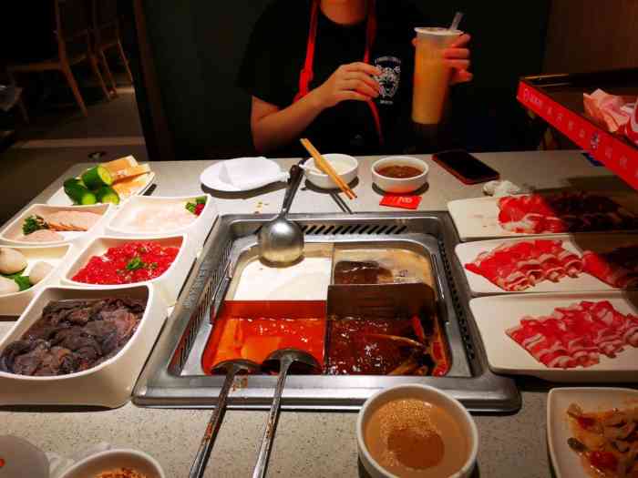 海底捞火锅(新之城店)-"今晚过来吃海底捞夜宵,认真的超级多,点了.