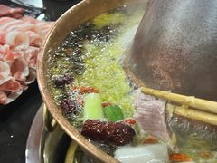 -果松木炭酸菜铜火锅·外婆参鸡汤