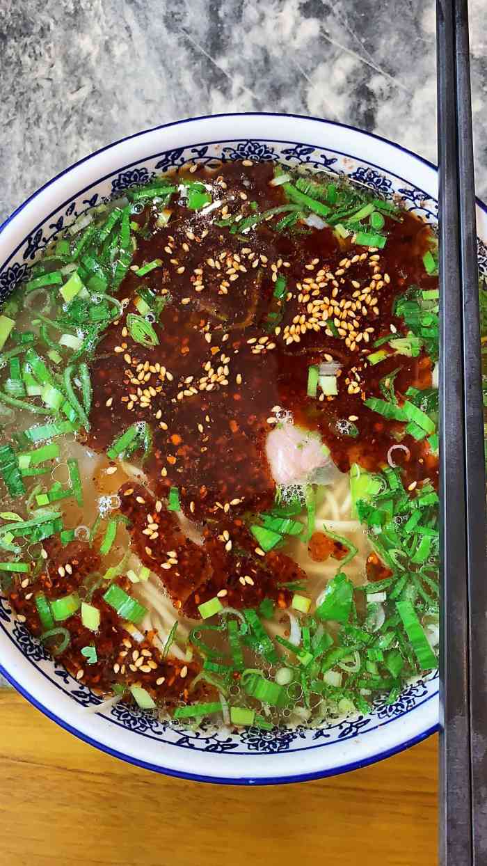 西北楼牛肉面-"中午办事路过马甸那边,边上也有快餐店却吃.