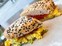 牛油果美式炒蛋烟熏三文鱼三明治-wagas(暖山店)