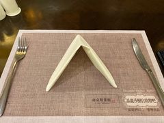 餐具摆设-晶丽香榭自助餐(南京大饭店)