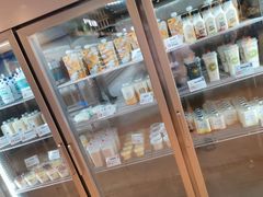 面包甜点陈列柜-白色日记·手作酸奶(万象城店)