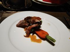-大中华希尔顿酒店-念自助餐·嗨啤·小龙虾