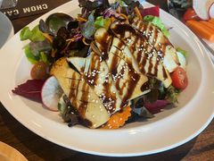 -Chom Cafe and Restaurant