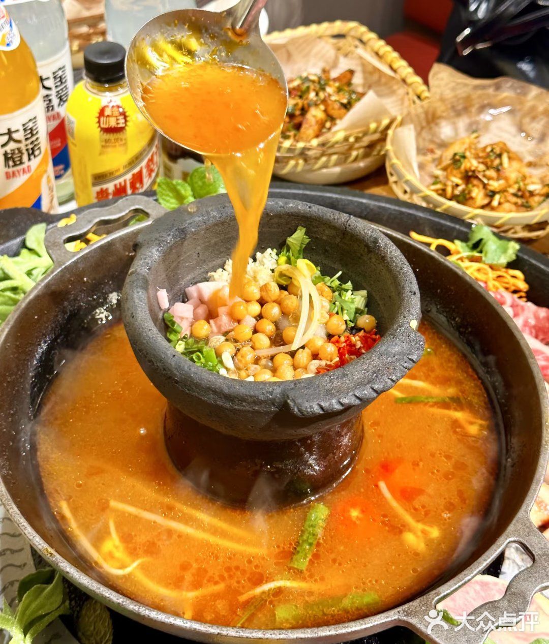 通通畅吃好吗？两盘就回本啊 第二层则酸汤火锅