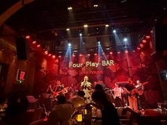 -FOUR PLAY BAR