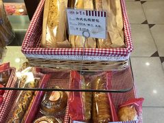 -红宝石·鲜奶小方·海派西点房(南丹店)