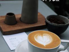 -彳亍咖啡·这里(水湾路店)