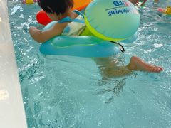 -蓝鲸奇亲子游泳俱乐部