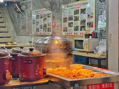 自助取餐区-董哥山城碗碗香(美专校街店)