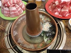 -洞庭洲·防空洞火锅·铜锅涮肉·烧烤(新百广场店)