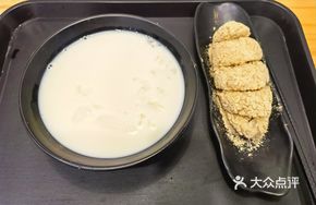 Soy Milk with Glutinous Rice Balls