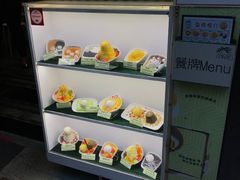 面包甜点陈列柜-松记糖水店(铜锣湾分店)