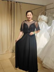 -月月婚纱礼服仓储店(王府井店)