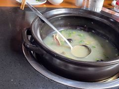 -果松木炭酸菜铜火锅·外婆参鸡汤