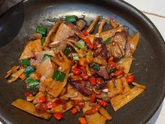 -阿瓦山寨·湘菜现炒·剁椒鱼头王(咸阳总店)