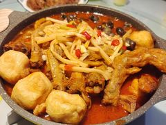 广西风味螺蛳鸭掌煲-刘姐啤酒鱼民族演艺餐厅(西街总店)