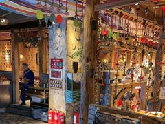 -老牌坊云南鱼豆花火锅(爱建店)