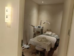 -洛伊科技抗衰护肤中心