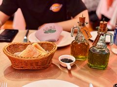 餐前面包配自制橄榄菜-ALBERGUE 1601 婆仔屋葡国餐厅