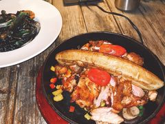 鸡腿堡伴香蕉-新城概念餐厅