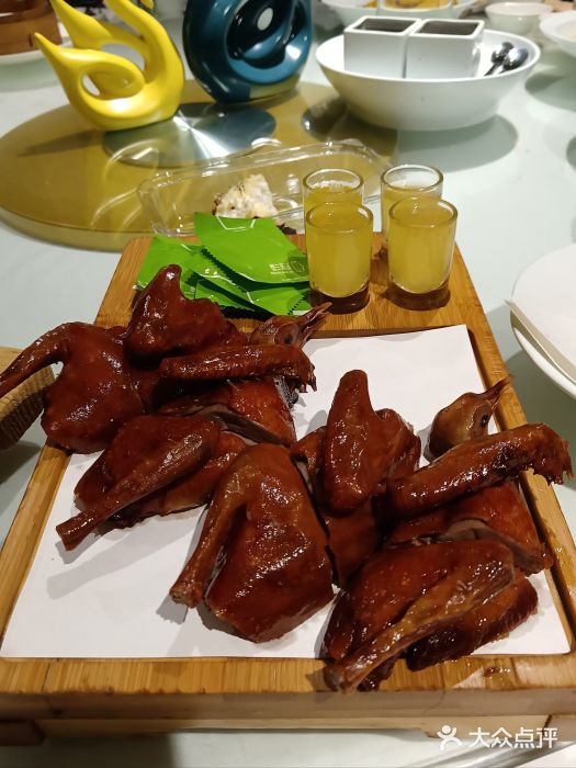 汤城小厨(西直门凯德MALL店)红烧乳鸽图片