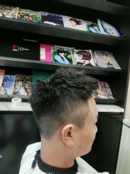 -HAIR CORNER