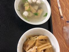 -松树干拌面店