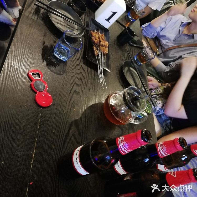 特别推荐牛肉小串，烤冷面和护心肉。服务：真心好