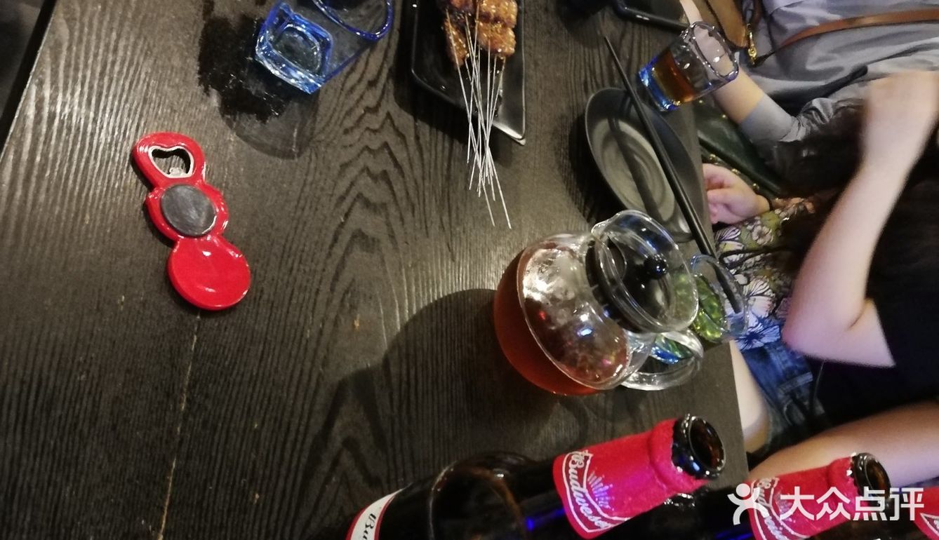 特别推荐牛肉小串，烤冷面和护心肉。服务：真心好