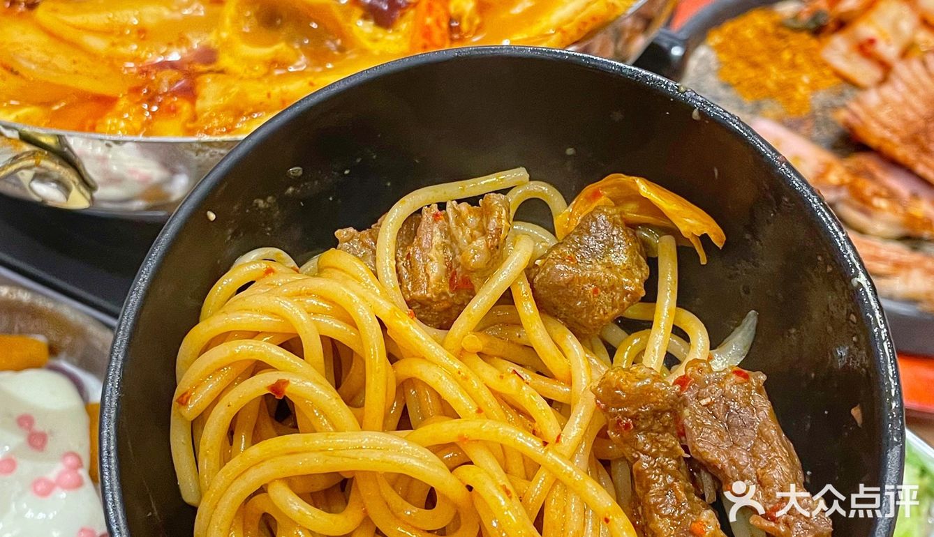 武汉美食🔥这家辣牛肉🌶火锅面也太好嗦了‼️