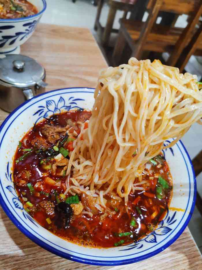 岐味传奇西府削筋面-"搬家装修时候发现的小店,图方便就进吃个面.