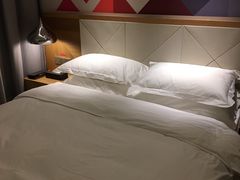 床-柏曼酒店(广州天河体育中心林和西地铁站店)