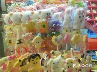 禁烟，适合小年轻们玩耍。位置很好找，就在三峡广场炫地