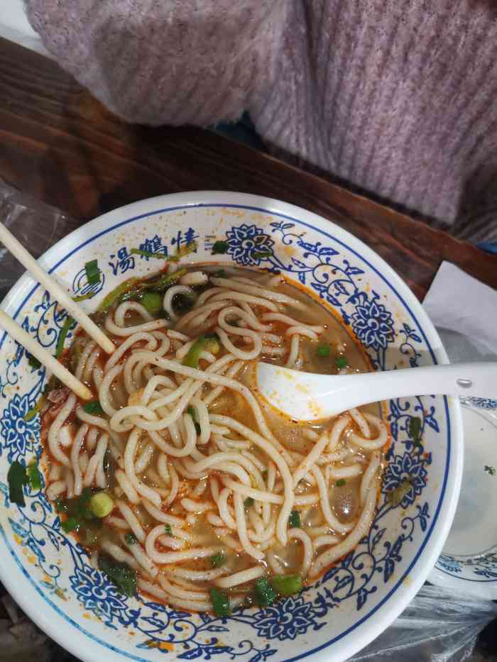 王记汤河桥合罗面-"这家店从我上高中的时候营业,已经有好几年.