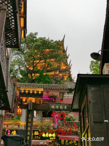 磁器口有一个关于明建文帝的传说，话说建文帝曾在此修行