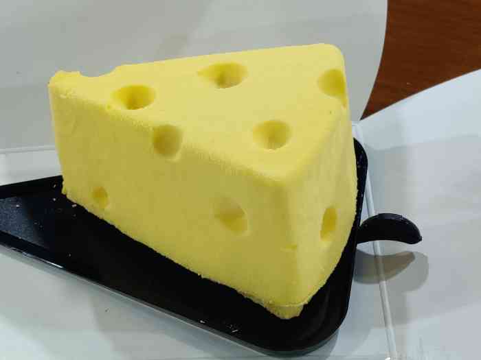 仟吉家的面包都挺新鲜的,这次买了「新品泡芙」奶酪吐司和杰瑞的睦乙