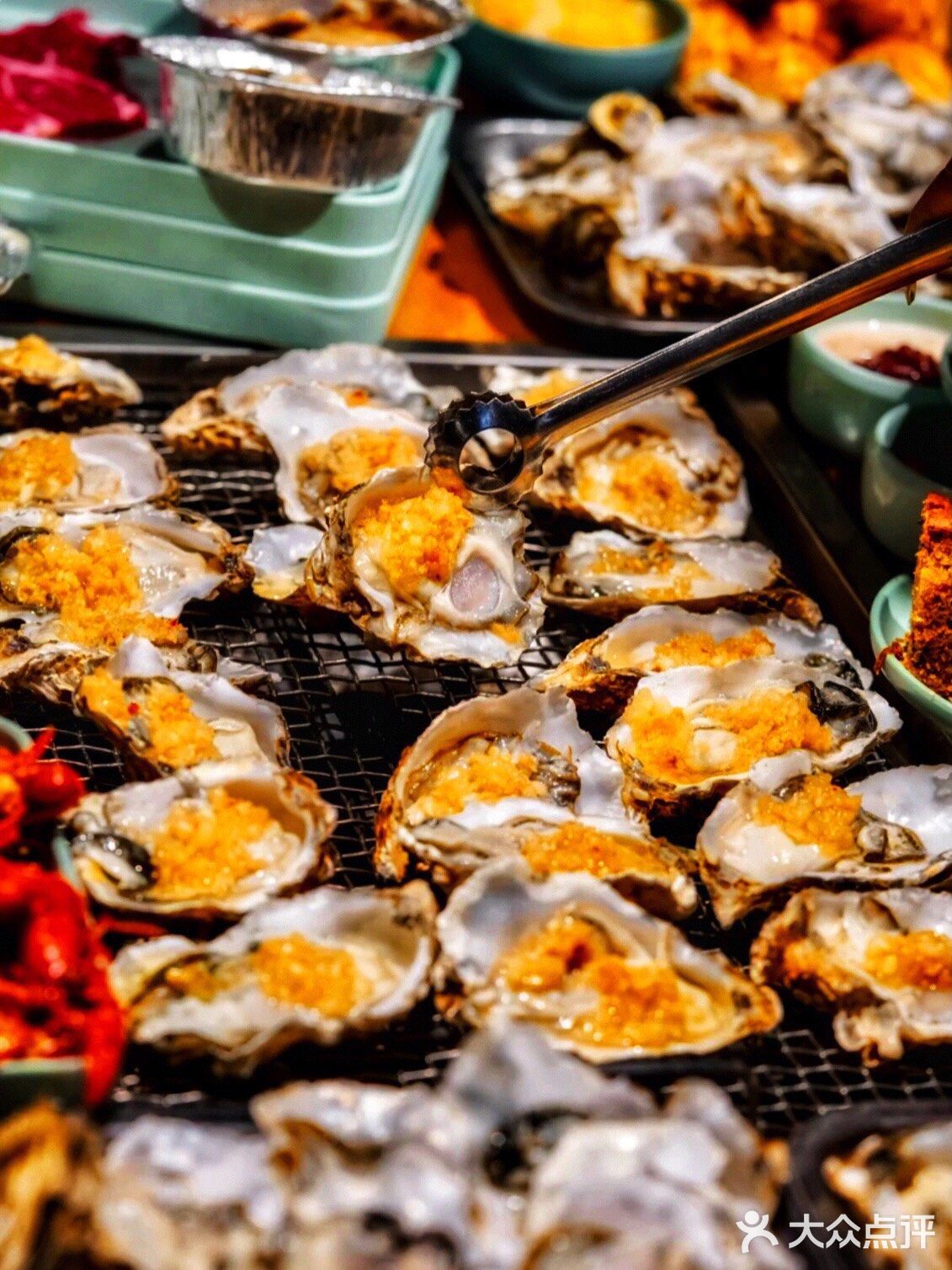 吃自助令人快乐的事 当然还有吃不尽的甜点、饮品