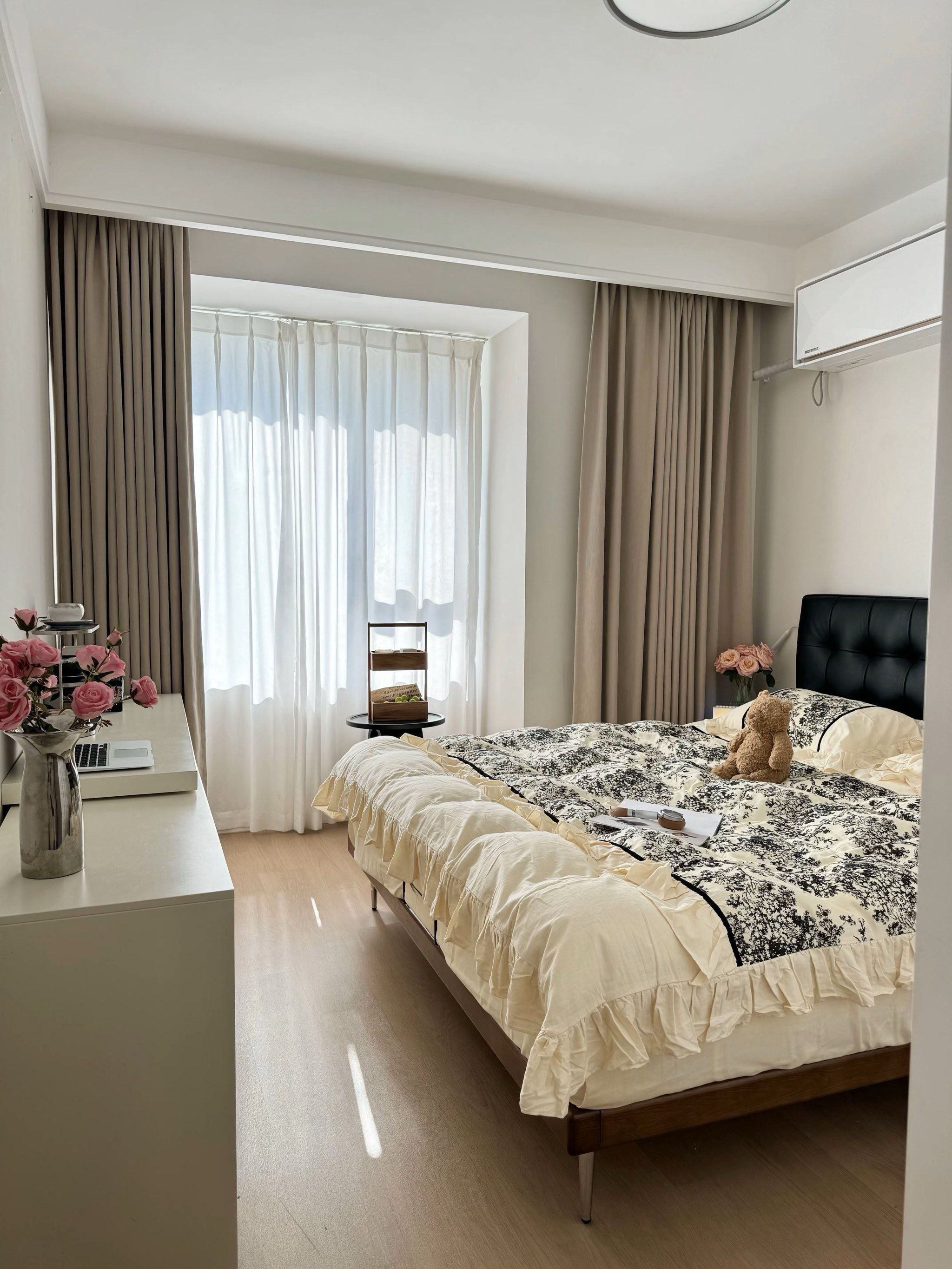 干净温馨的卧室太舒服了!