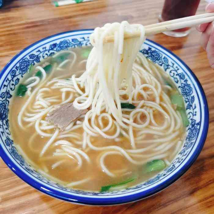 奉化牛肉面-"一家印象城附近的牛肉面,门头改名成老车站.